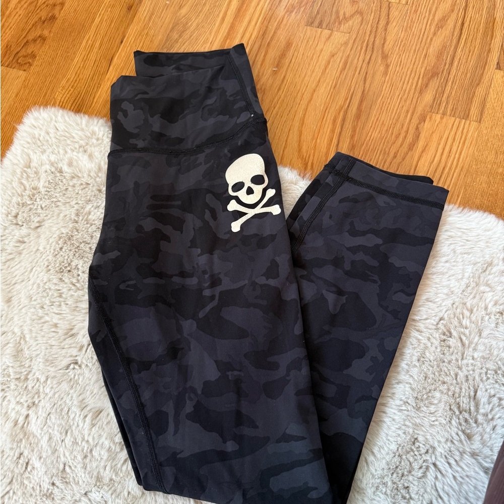 Lululemon x SOUL CYCLE limited edition 7/8 Black Camouflage Skull Leggings